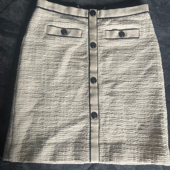 Maje Decorative-Button Tweed Mini Skirt -Off white/ecru size FR40 - Picture 4 of 11